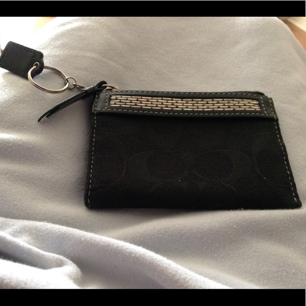 👛👛 Coach black mini has silver beading on front